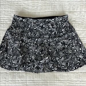 Lululemon Athletica SeaWheeze Black and White Skirt 2017